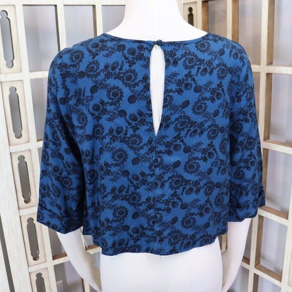 Urban Outfitters PIns & Needles Blue Black Floral Cropped Top Size S New - Picture 4 of 8